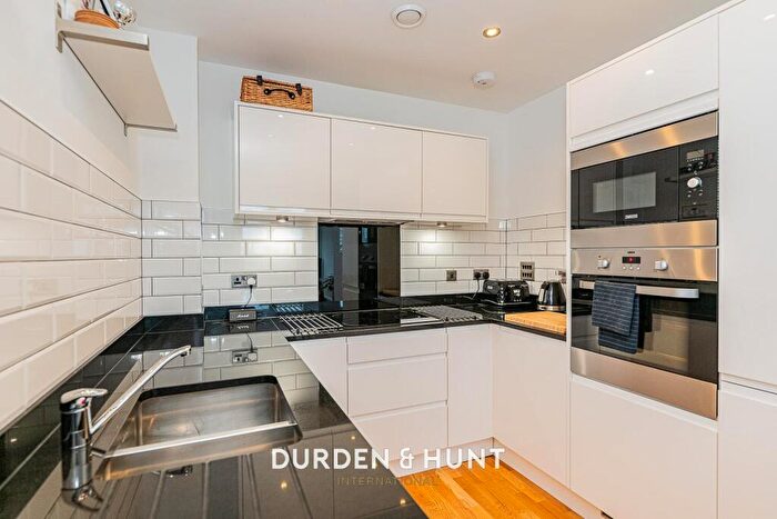 1 Bedroom Apartment For Sale In Upper North Street, Tower Hamlets, E14