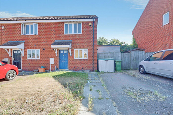 2 Bedroom End Of Terrace House For Sale In Kings Crescent, Basildon, SS15