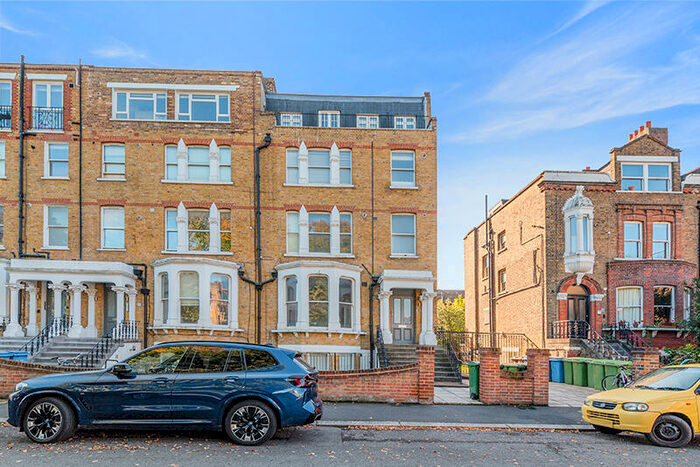 Apartment To Rent In The Gardens, East Dulwich London, SE22