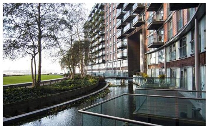 2 Bedroom Flat To Rent In Fairmont Avenue, Canary Wharf, London, London, E14