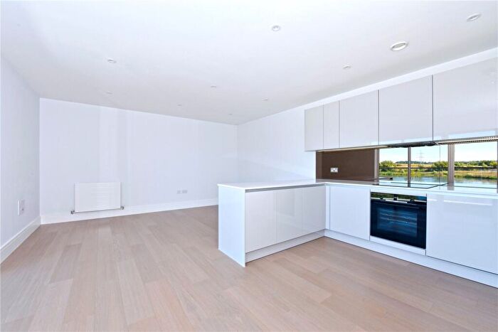2 Bedroom Apartment To Rent In Flagstaff Road, Reading, RG2