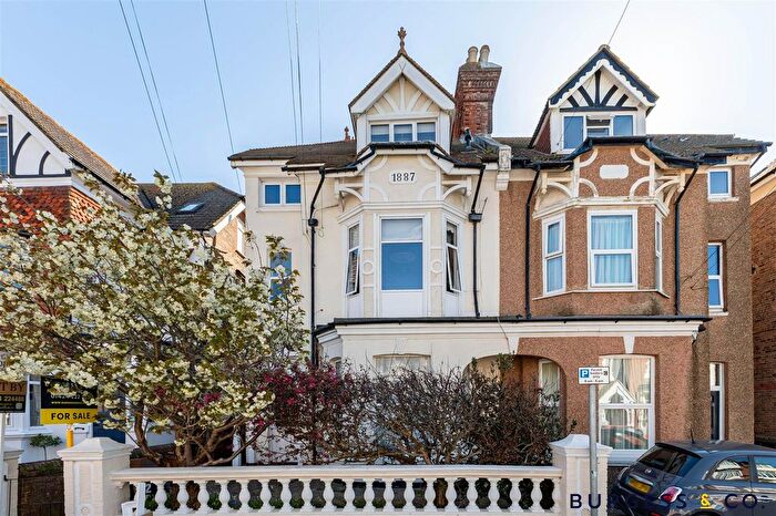 1 Bedroom Flat For Sale In Eversley Road, Bexhill-On-Sea, TN40