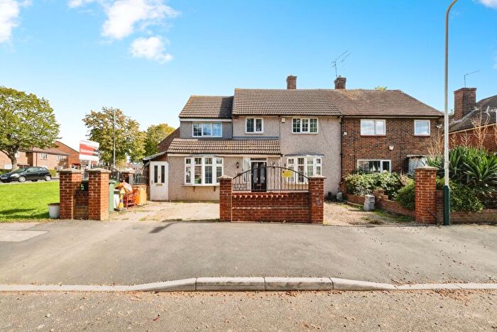 4 Bedroom End Of Terrace House For Sale In Chippenham Road, Romford, RM3