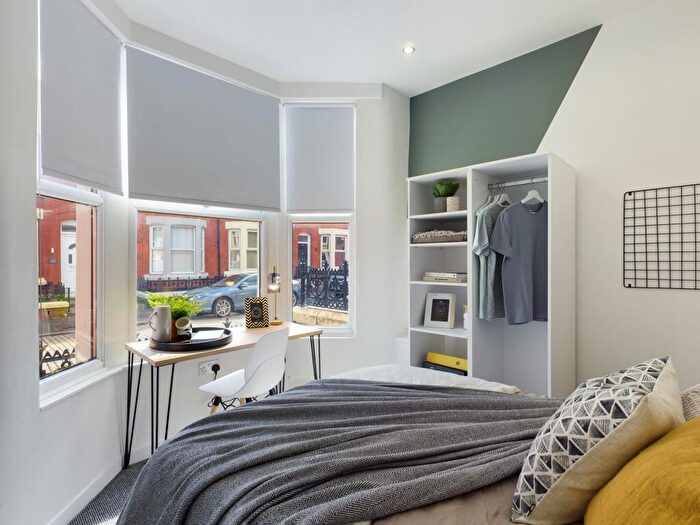 6 Bedroom Houseboat To Rent In Empress Road, Liverpool, L7