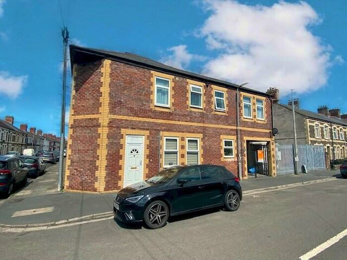 2 Bedroom Flat To Rent In Railway Street, Cardiff, CF24