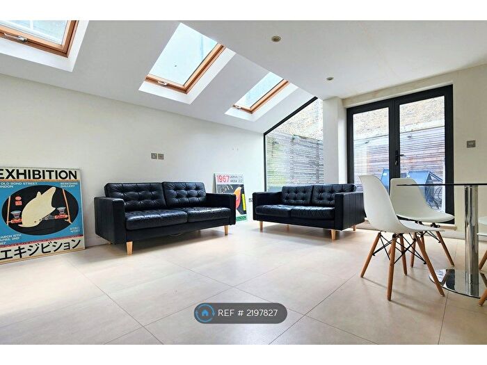 2 Bedroom Flat To Rent In Tunstall Road, London, SW9