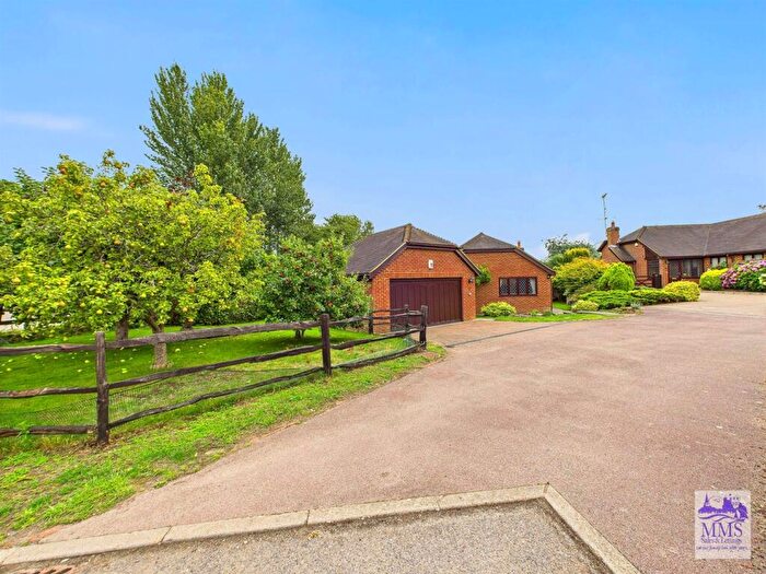 4 Bedroom Detached Bungalow For Sale In Swillers Lane, Shorne, DA12