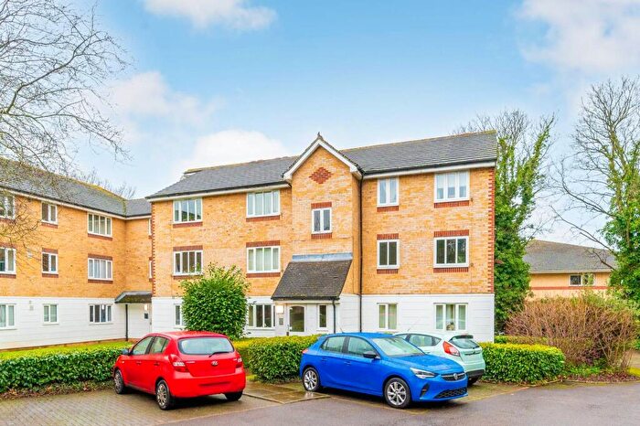 2 Bedroom Flat To Rent In Chipstead Close, Belmont, Sutton, SM2