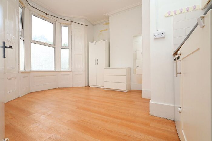 Studio To Rent In Tynemouth Road, London, N15