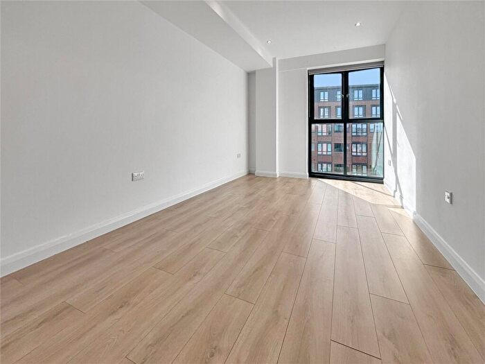 1 Bedroom Apartment To Rent In Bath Road, Slough, Berkshire, SL1