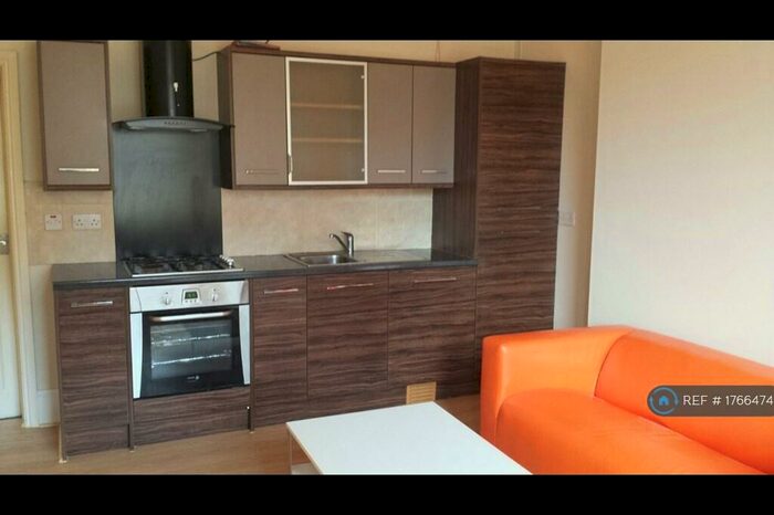 1 Bedroom Flat To Rent In Querneby Road, Nottingham, NG3