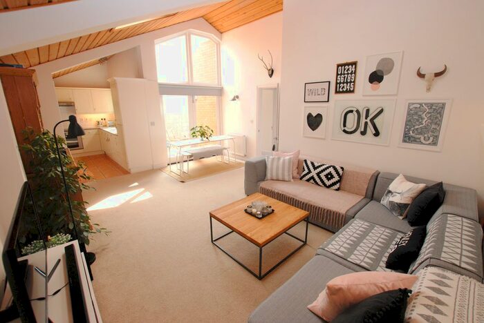2 Bedroom Flat To Rent In Reading Road, Henley-On-Thames, RG9