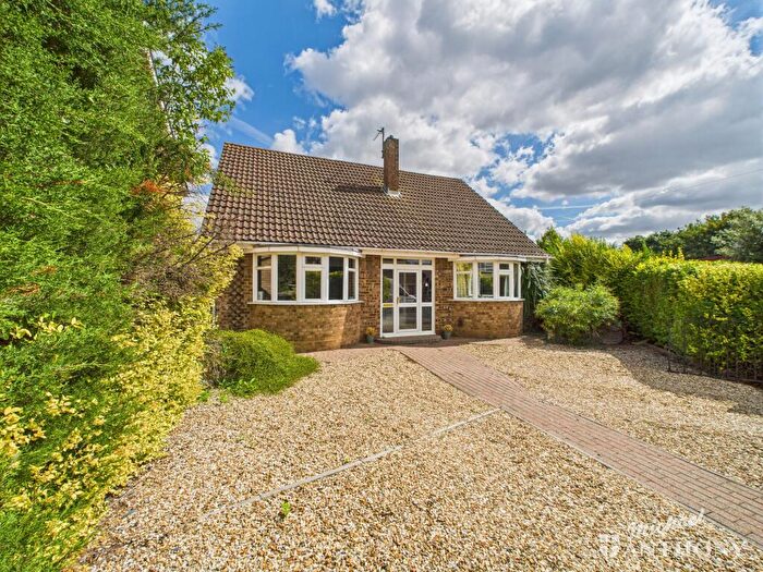 4 Bedroom Detached Bungalow For Sale In South Street, Leighton Buzzard, Bedfordshire, LU7
