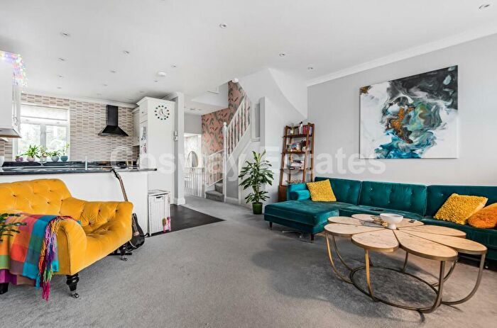 2 Bedroom Flat To Rent In Milton Road, Mill Hill, NW7