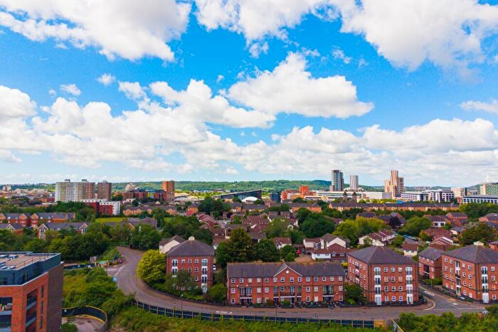 2 Bedroom Flat For Sale In Schooner Way, Cardiff Bay, CF10