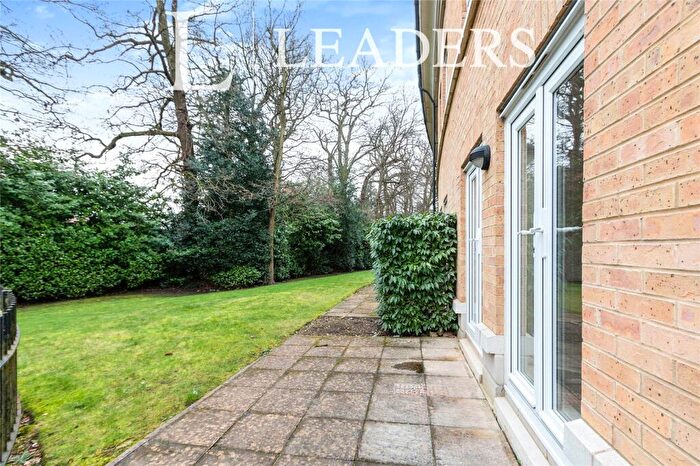 2 Bedroom Apartment For Sale In Heathside Crescent, Woking, Surrey, GU22