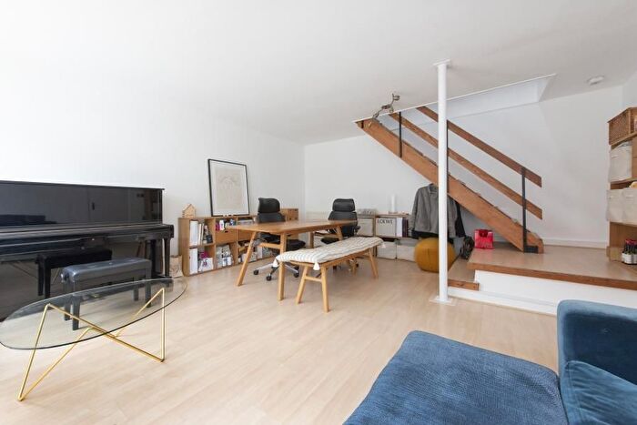 3 Bedroom Property To Rent In Belsize Park Mews, Belsize Park, NW3
