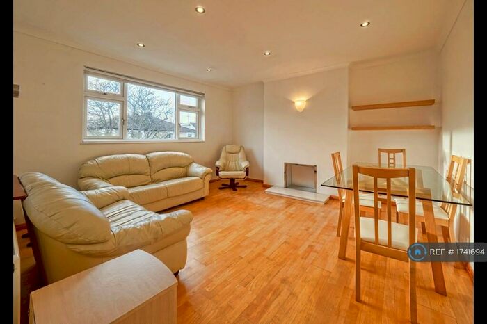 2 Bedroom Flat To Rent In Lichfield Grove, London, N3