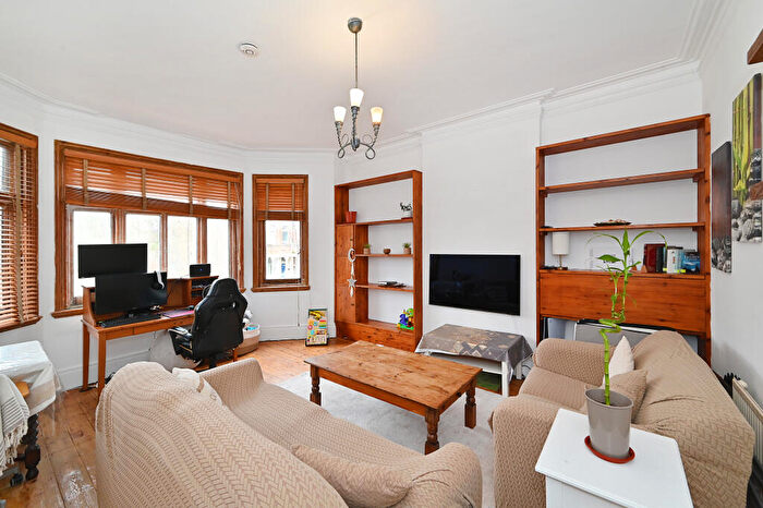 1 Bedroom Apartment For Sale In St. Cuthberts Road, London, NW2
