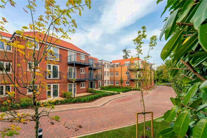 2 Bedroom Apartment For Sale In Reading Road, Wokingham, Berkshire, RG41