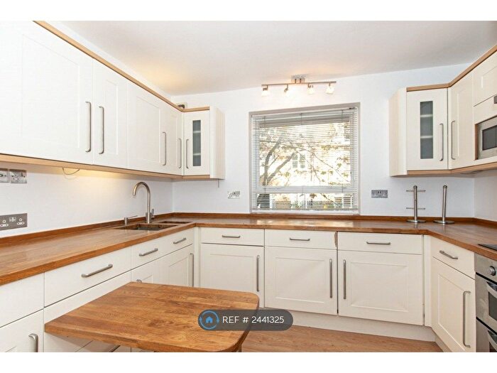 2 Bedroom Flat To Rent In Ridgmount Street, London, WC1E