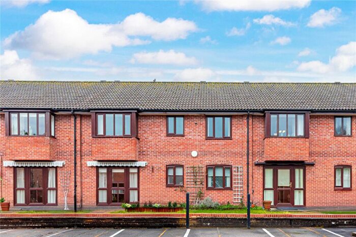 2 Bedroom Apartment For Sale In George Lane, Marlborough, Wiltshire, SN8