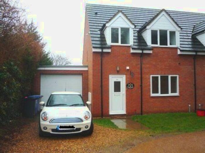 3 Bedroom Terraced House To Rent In Tresham Street, Kettering NN16