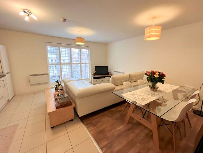 1 Bedroom Flat For Sale In Cluster House, Schoolgate Drive, Morden, SM4