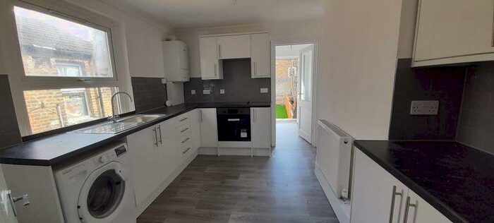2 Bedroom Maisonette To Rent In Ecclesbourne Road, Thornton Heath, CR7