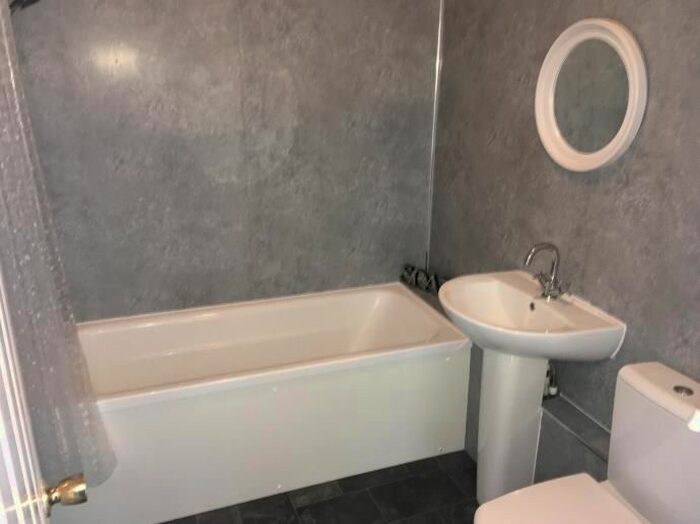 1 Bedroom Flat To Rent In Montgomery Street, Larkhall, ML9