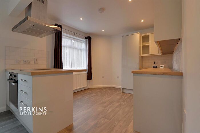 3 Bedroom Semi-Detached House To Rent In Hayes, UB4