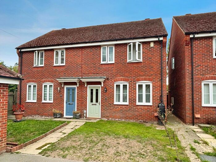 3 Bedroom Semi-Detached House For Sale In Pexalls Close, Hook, Hampshire, RG27