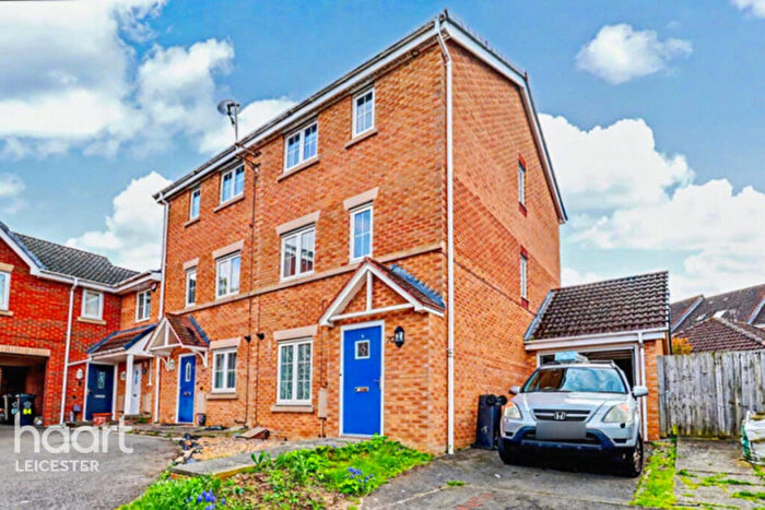 4 Bedroom Town House For Sale In Welbury Road, Leicester, LE5