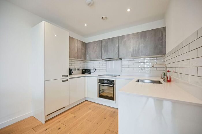 2 Bedroom Flat To Rent In Gateway Apartments, Walthamstow Central, Walthamstow, London, E17