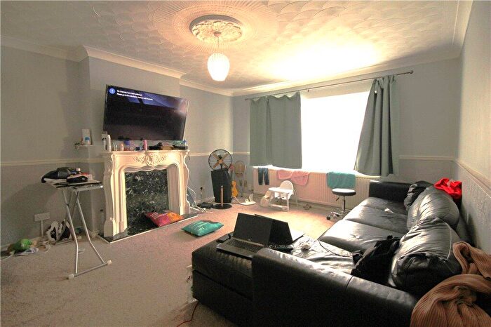 2 Bedroom Detached House For Sale In Laurier Road, Croydon, CR0
