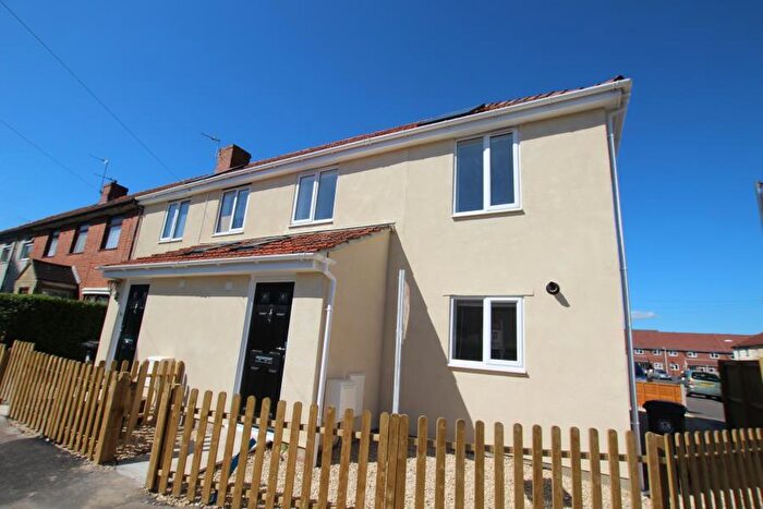 2 Bedroom Semi Detached House To Rent In Broad Road- Kingswood, BS15