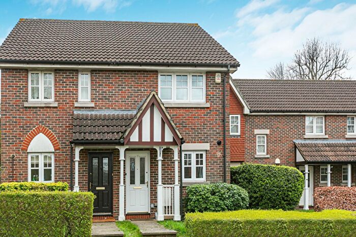 2 Bedroom Semi Detached House For Sale In Fawcett Close, London, SW16