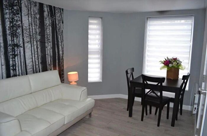 3 Bedroom Flat To Rent In Pershore Road, Birmingham, B29