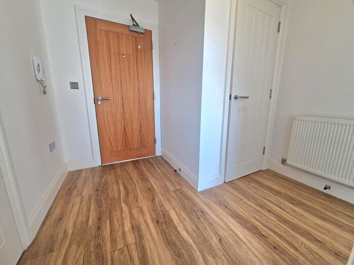 1 Bedroom Flat To Rent In Kensington Court, Luton, LU1