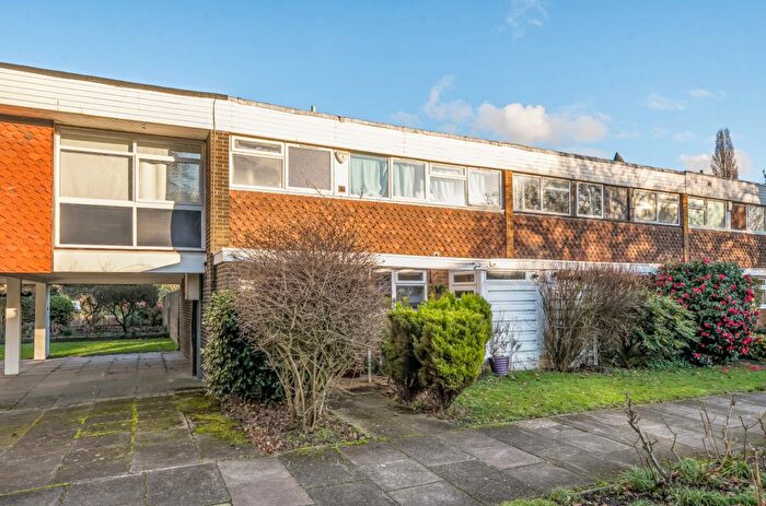 3 Bedroom Town House For Sale In Heronsforde, Ealing, W13