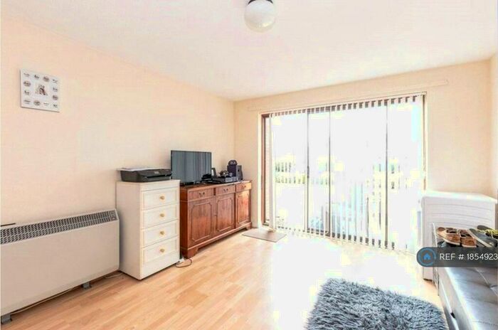 1 Bedroom Flat To Rent In Dorset Court, Camberley, GU15