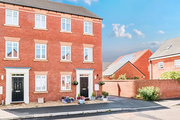 3 Bedroom Semi-Detached House For Sale In Freestone Grove, Westbury, BA13