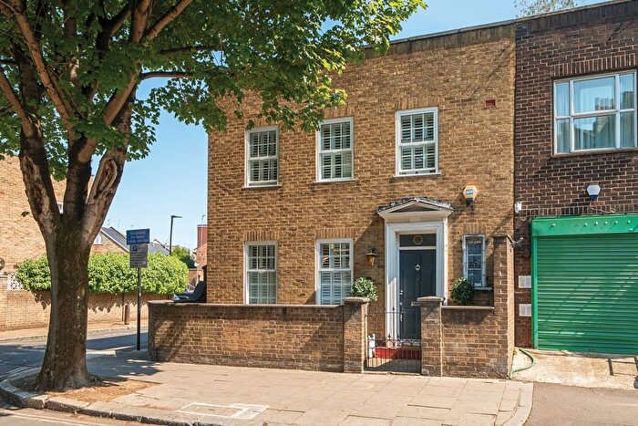 3 Bedroom Flat To Rent In Fairhazel Gardens, London, NW6