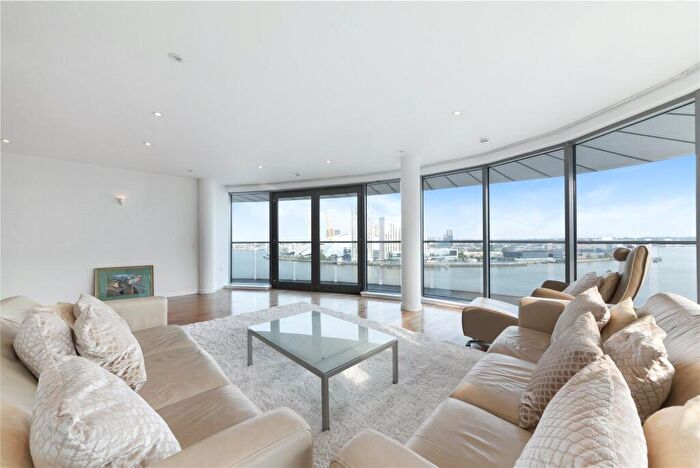 2 Bedroom Apartment To Rent In Fairmont Avenue, London, E14