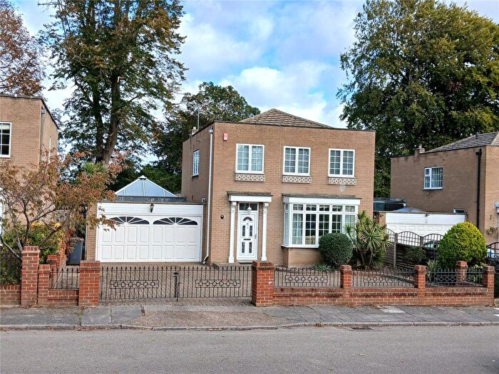 4 Bedroom Detached House For Sale In Kinnaird Close, Bromley, BR1