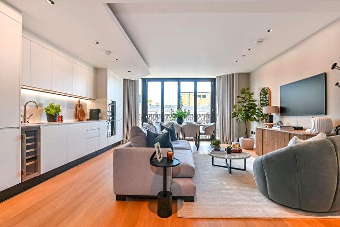1 Bedroom Flat To Rent In Great Portland Street, City Of Westminster, London, W1W