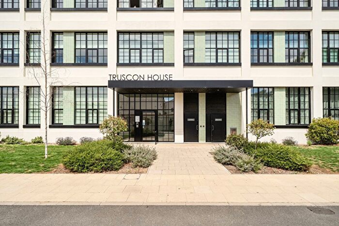 1 Bedroom Flat For Sale In Carnation Gardens, Hayes, UB3