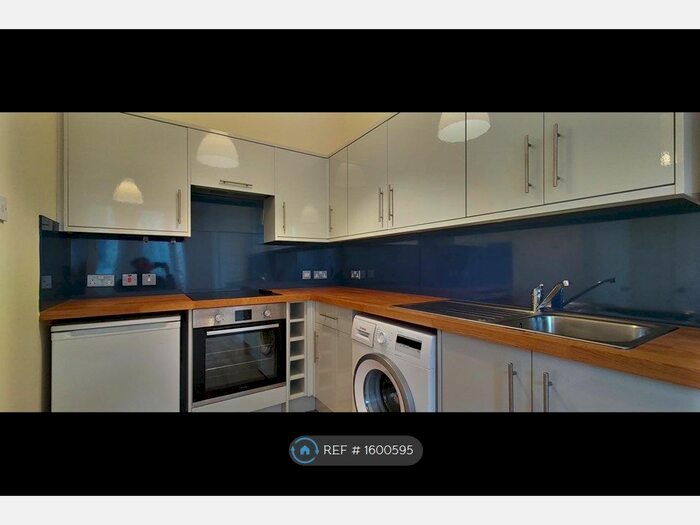 1 Bedroom Flat To Rent In Albion Road, Edinburgh, EH7