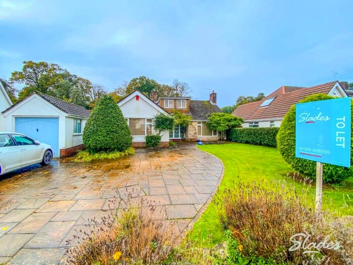 3 Bedroom Bungalow To Rent In Rothesay Drive, Highcliffe, Dorset, BH23