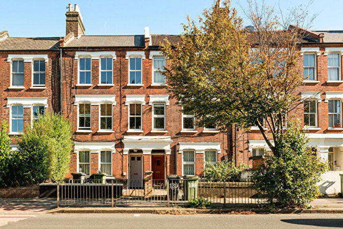 1 Bedroom Apartment For Sale In Coldharbour Lane, London, SE5